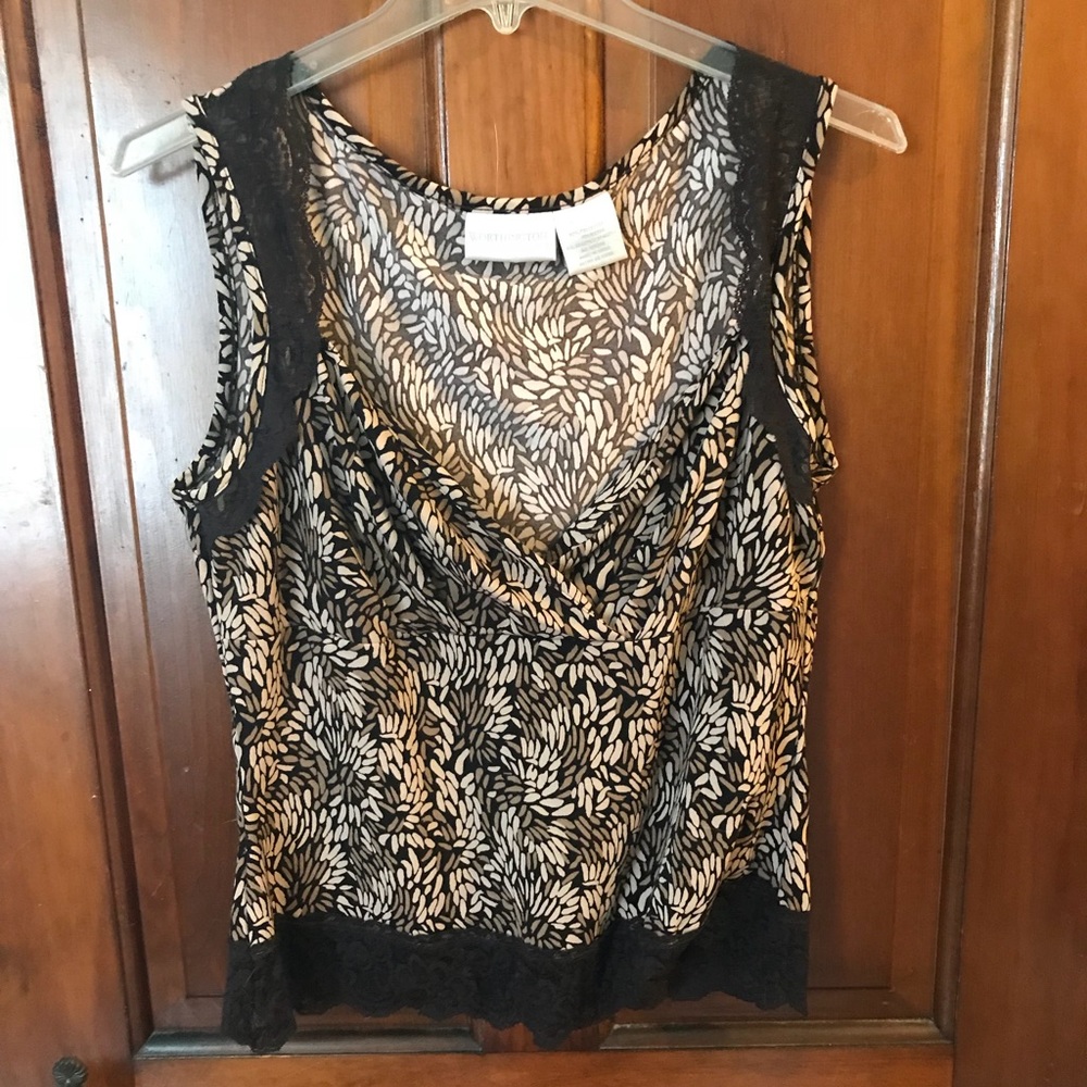 ✨Brown & Creme Blouse w/ Lace Detail✨
